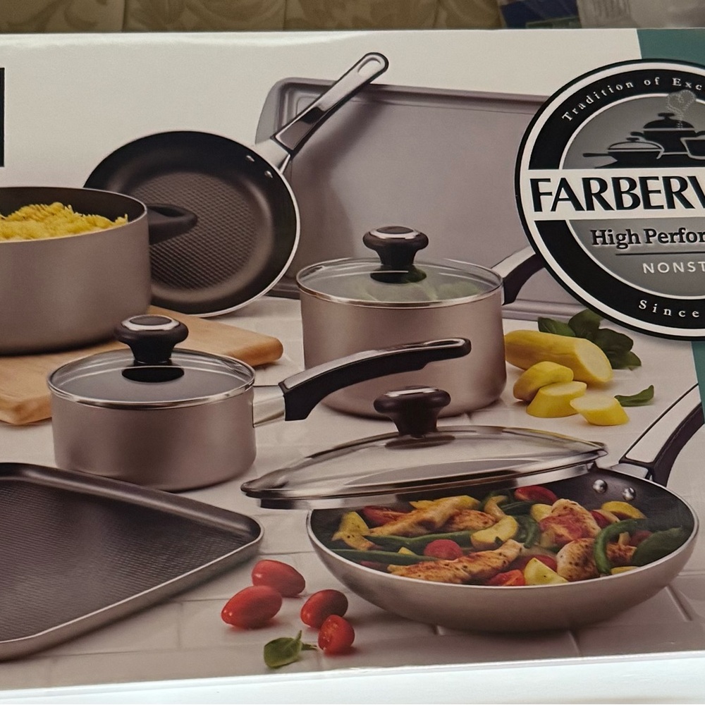 Kitchen set - Picture 1 of 2